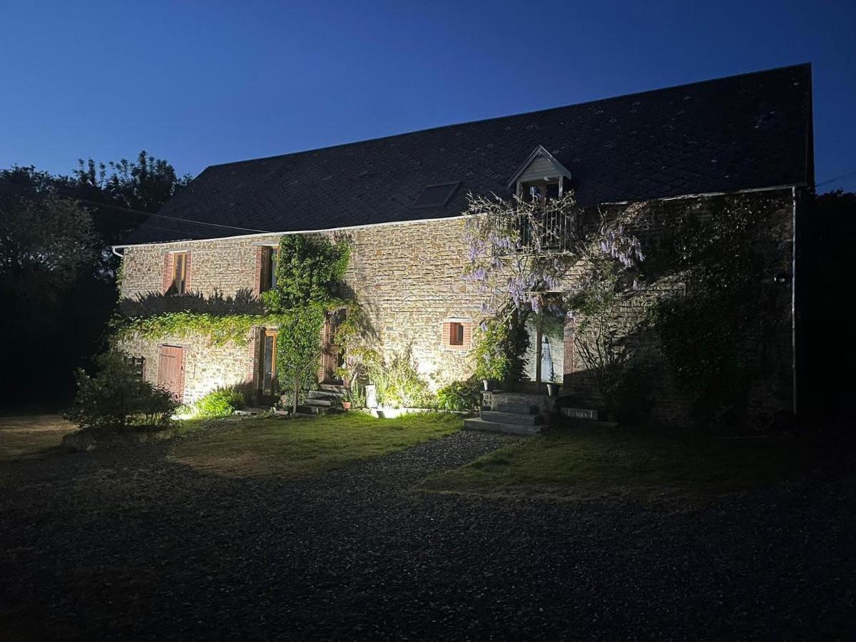 Les Rouges Terres Gites - La Vieille Grange Saint-Amand  Exteriör bild